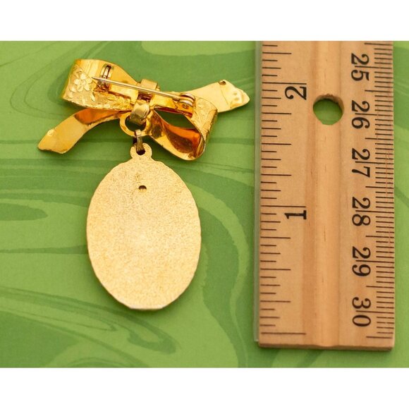 Vintage Picture Pendant Ribbon Gold Tone Brooch - W14 - Picture 2 of 2